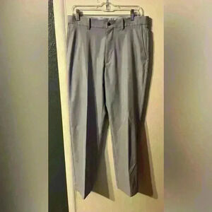 Men’s light gray Callaway golf pants 36x32. Wrinkle Free Lightweight Polyester